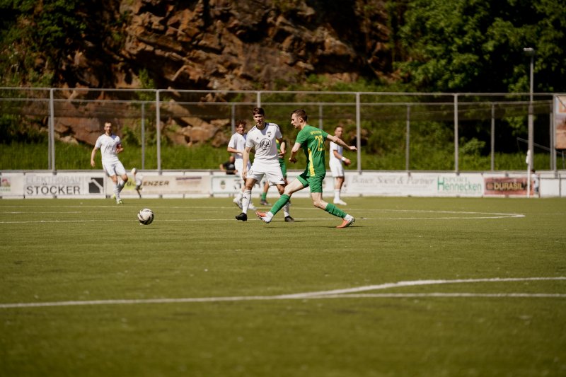SpV Flittard im Zweikampf gegen FV Wiehl