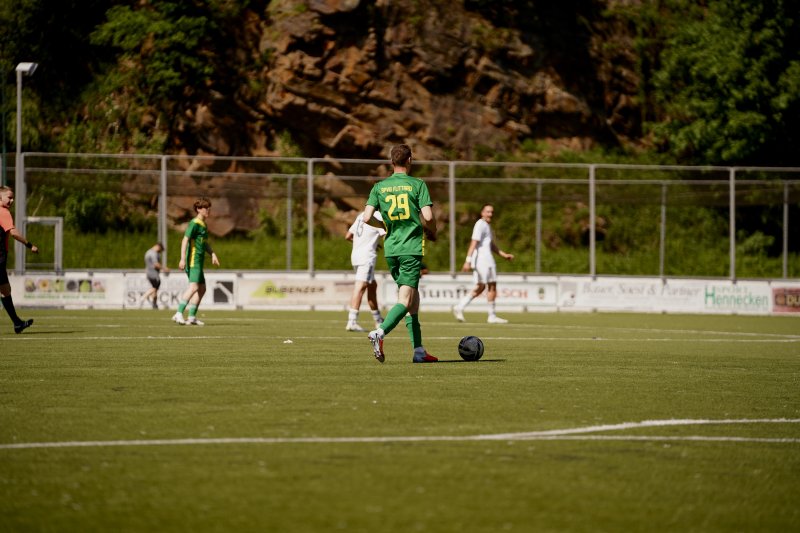 Adis Muzurovic (#29; SpV Flittard) am Ball im Spielaufbau