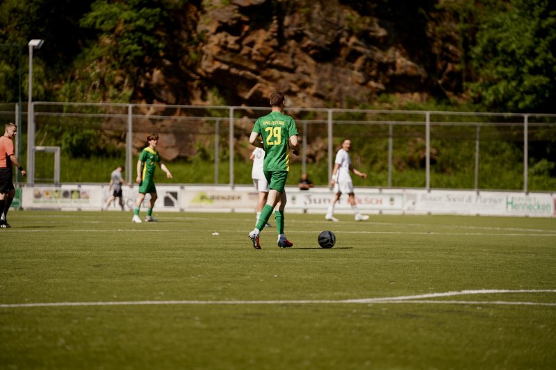 Adis Muzurovic (#29; SpV Flittard) am Ball im Spielaufbau