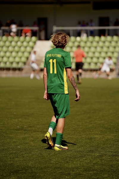 Alexander Moll (#11; SpV Flittard) auf dem Spielfeld
