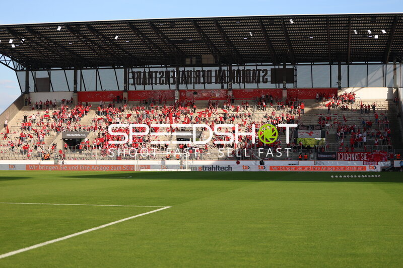 Fans im Stadion an der Hafenstraße