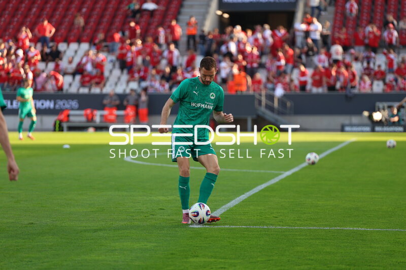 Spieler mit Ball am Fuß