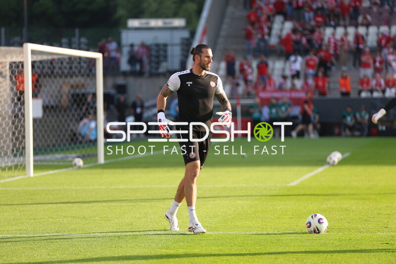 Torwart Ole Springer (31; Rot-Weiss Essen) in Aktion