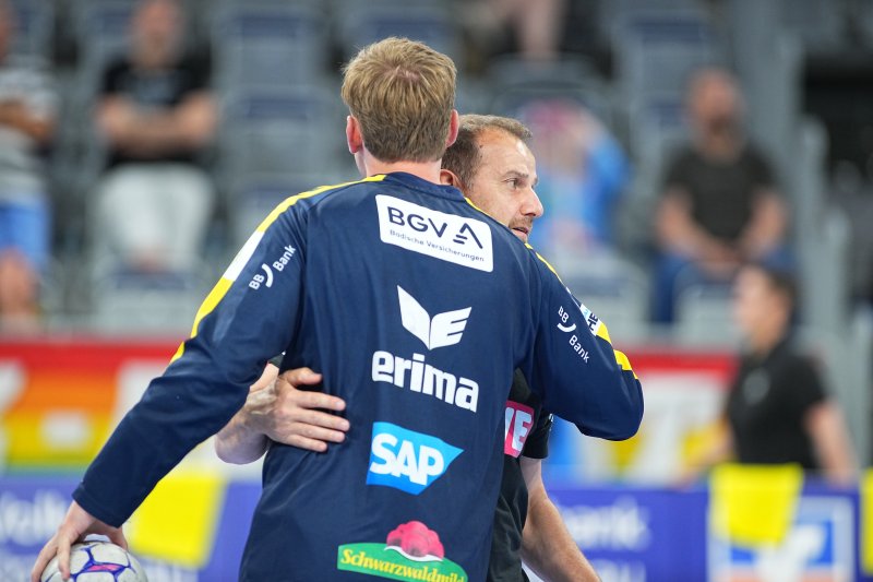 Maik Machulla (Rhein Neckar Löwen) im Gespräch mit Spieler