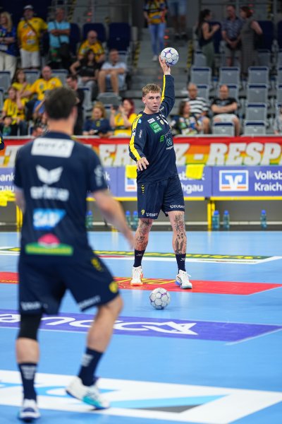 Edwin Aspenbäck (#78; Rhein Neckar Löwen) beim Wurf