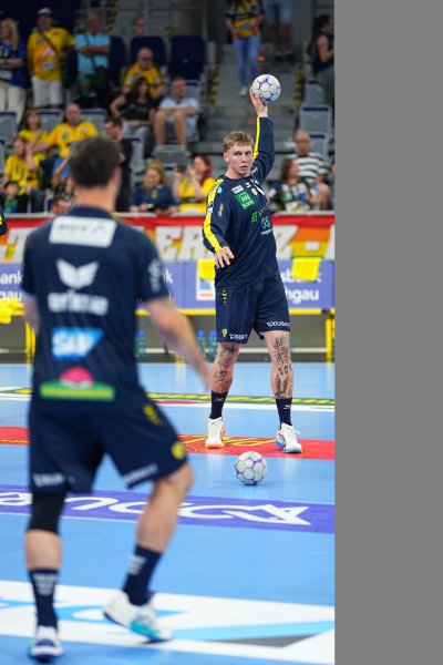 Edwin Aspenbäck (#78; Rhein Neckar Löwen) beim Wurf