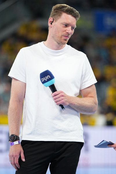 Moderator bei Interview in der Handball-Arena