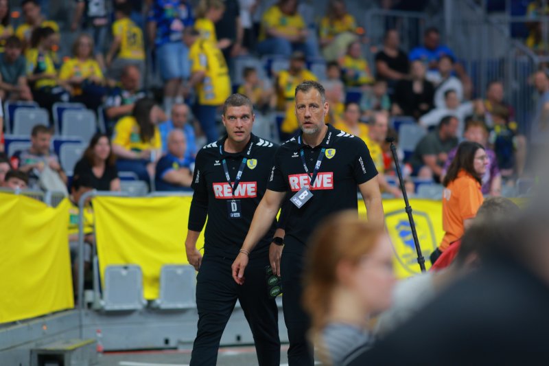 Maik Machulla und Michel Abt von den Rhein Neckar Löwen am Spielfeldrand