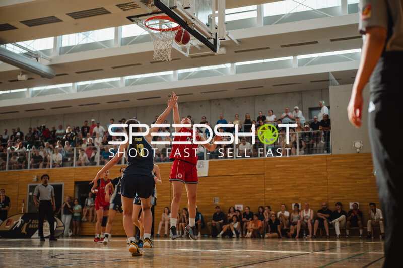 Basketballspiel in Stuttgart mit Sprungwurf