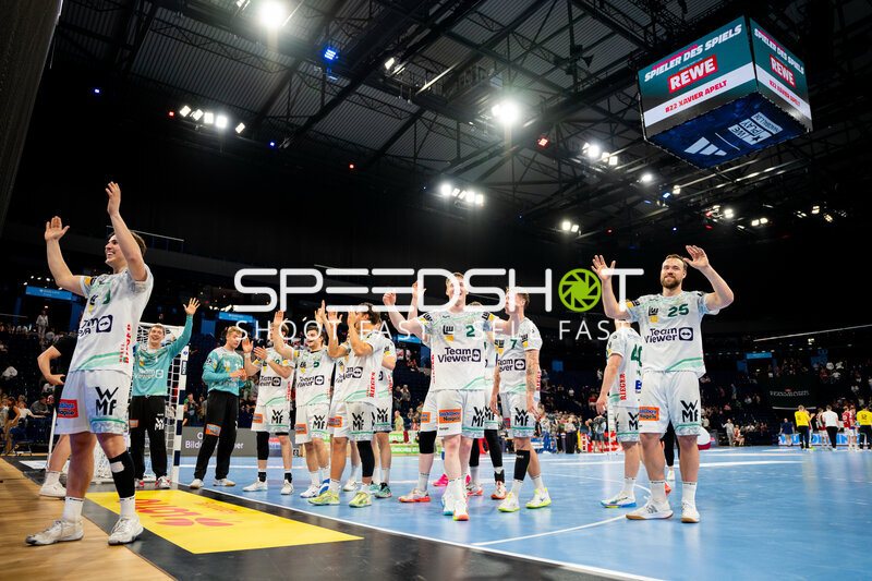 Oskar Neudeck (#2; Frisch Auf Göppingen) beim Jubel nach Spielende