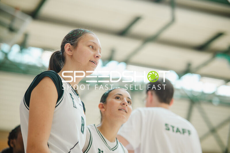 Basketballspielerinnen in Spielerpause in Stuttgart