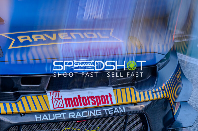 Ford Mustang GT3 Evo von Haupt Racing Team im Fahrerlager