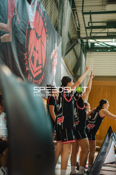 Basketballspielerinnen TSV Jahn München u16w bei Teamfoto