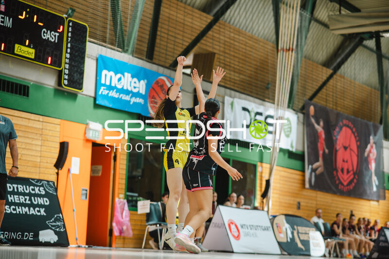 Wurf von 4; TSV Jahn München u16w gegen 7; MTV Stuttgart u16