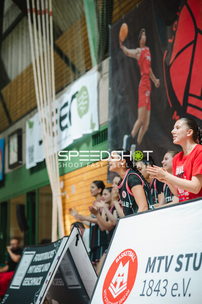 Basketballspiel MTV Stuttgart u16 gegen TSV Jahn München u16w in Stuttgart