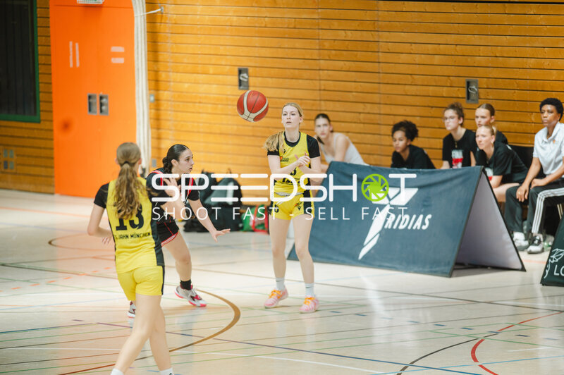 Spielszene TSV Jahn München u16w gegen MTV Stuttgart u16 in Stuttgart