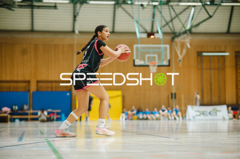Spielerin TSV Jahn München u16w bei Ballkontrolle