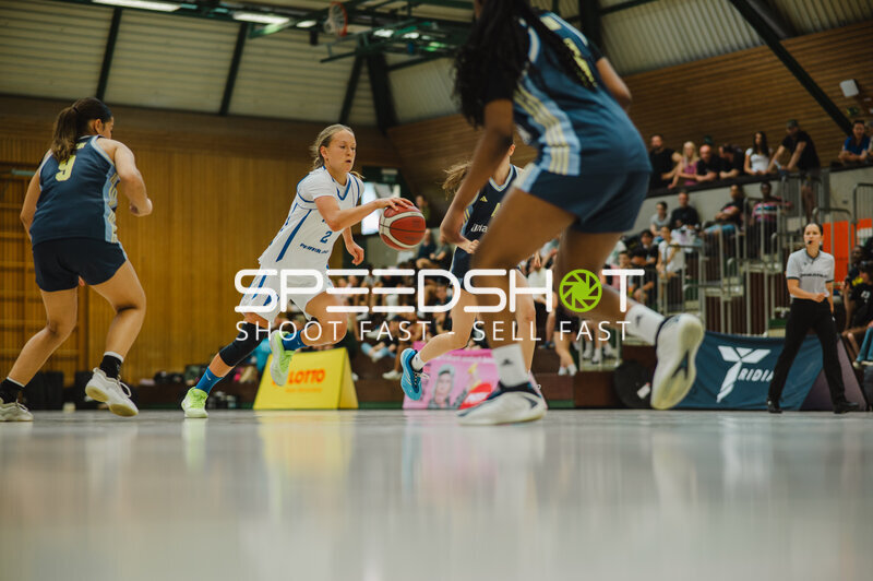 Spielszene beim Damenbasketball in Stuttgart