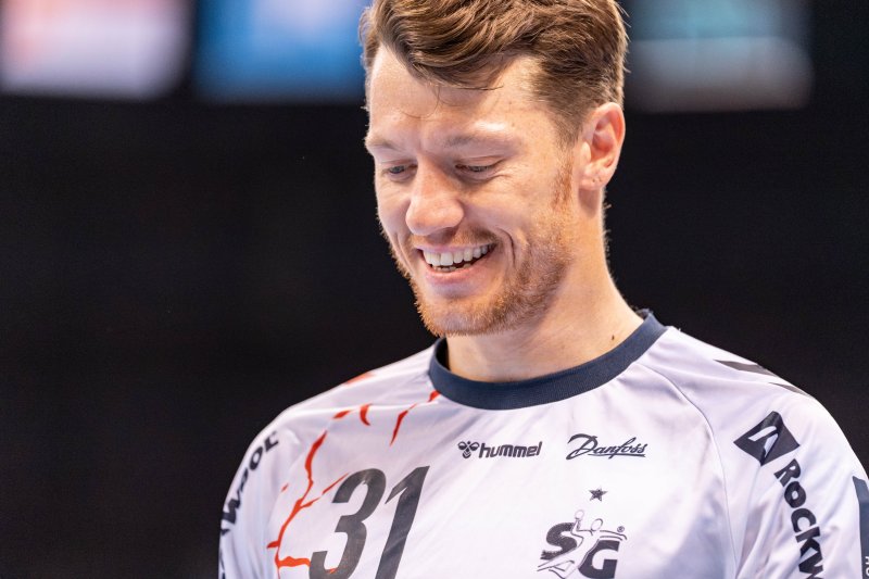 Aksel Horgen (#31; SG Flensburg-Handewitt) lächelt