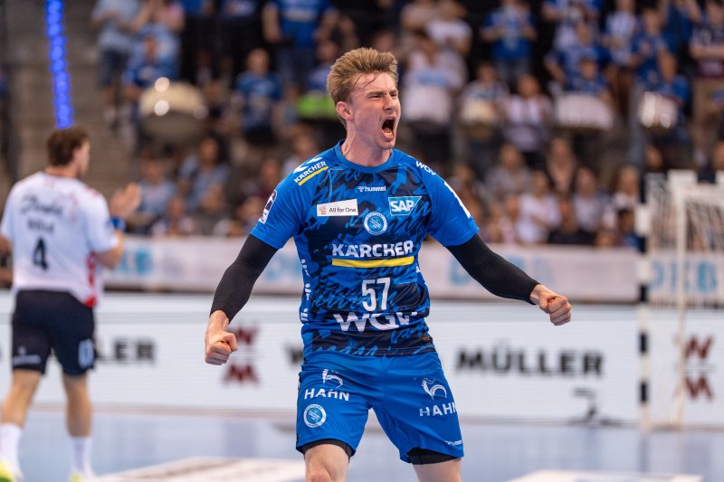 Jakob Nigg (#57; TVB 1898 Stuttgart) jubelt emotional