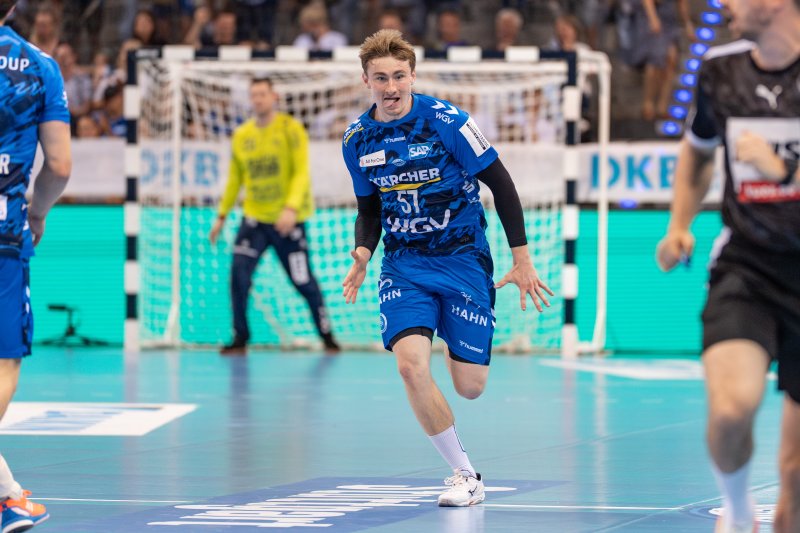 Jakob Nigg (#57; TVB 1898 Stuttgart) im Laufduell