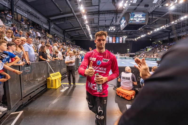 TVB Stuttgart Torwart verlässt die Halle nach Spielende