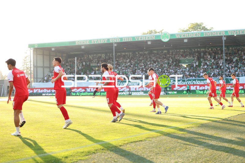 Rot-Weiss Essen beim Aufwärmen im Sportpark Ronhof