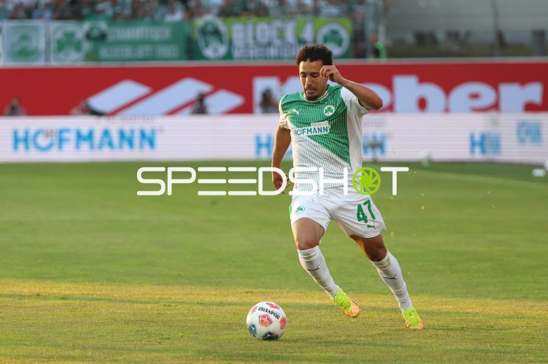Sayfallah Ltaief (#47; SpVgg Greuther Fürth) am Ball