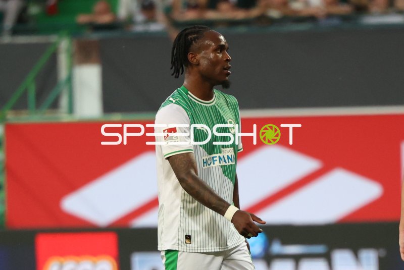 Noel Futkeu (#9; SpVgg Greuther Fürth) im Spielgeschehen