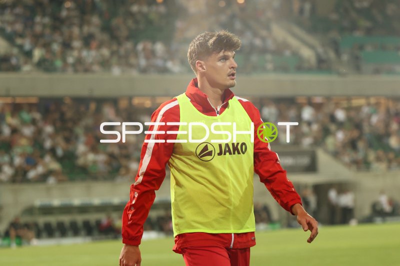 Marek Janssen (#20; Rot-Weiss Essen) beim Aufwärmen