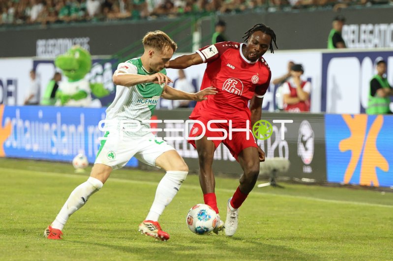 Zweikampf zwischen SpVgg Greuther Fürth und Rot-Weiss Essen
