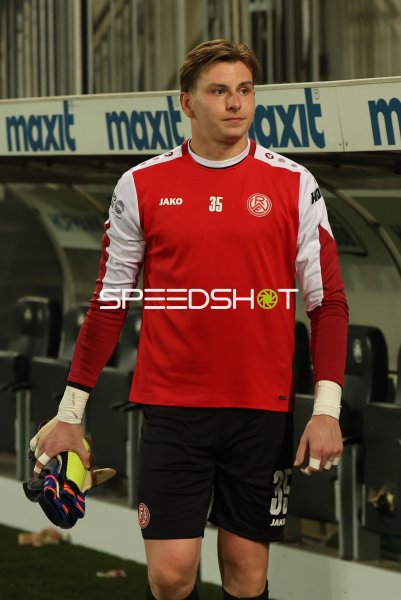 Felix Wienand (#35; Rot-Weiss Essen) mit Torwarthandschuhen