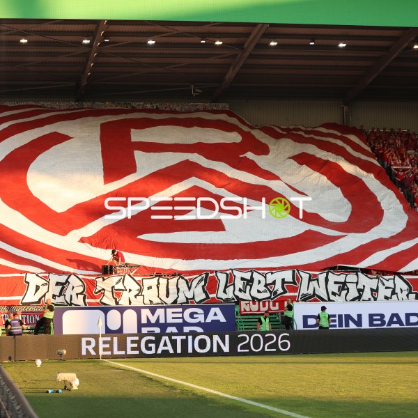 Rot-Weiss Essen Fans mit riesiger Choreo zur Relegation 2026