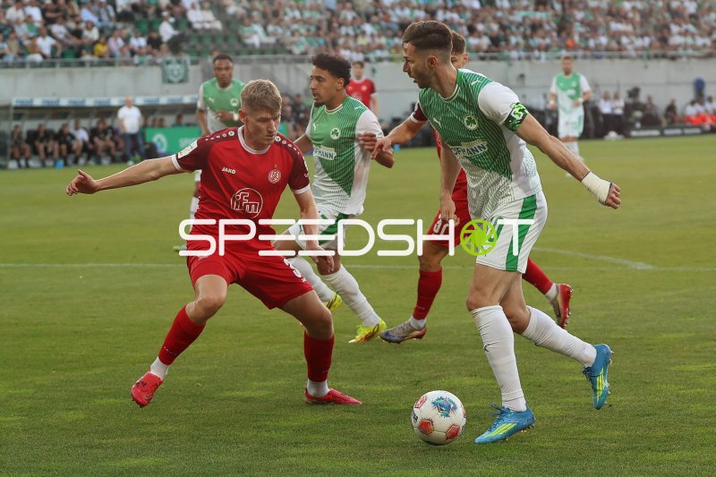 Sayfallah Ltaief (#47; SpVgg Greuther Fürth) im Zweikampf gegen Rot-Weiss Essen
