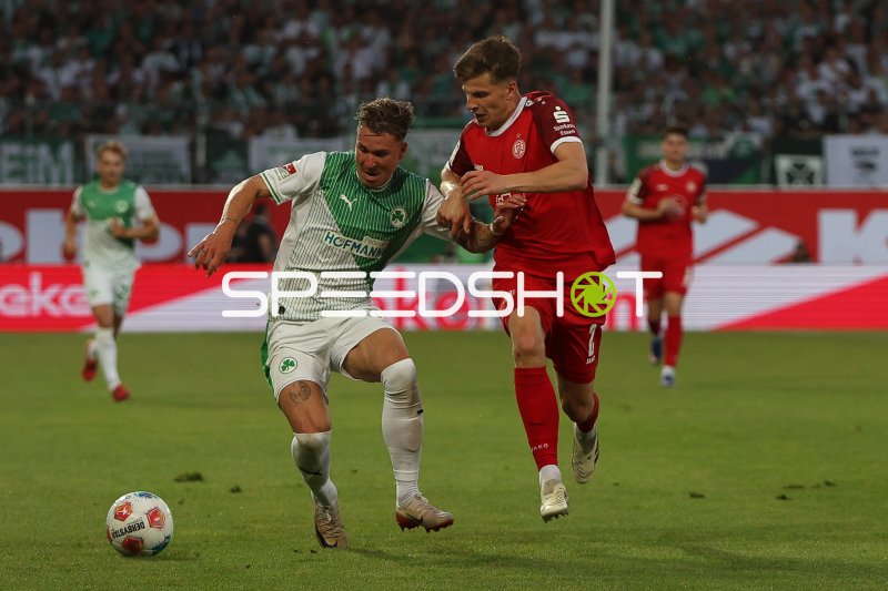 Zweikampf zwischen SpVgg Greuther Fürth und Rot-Weiss Essen