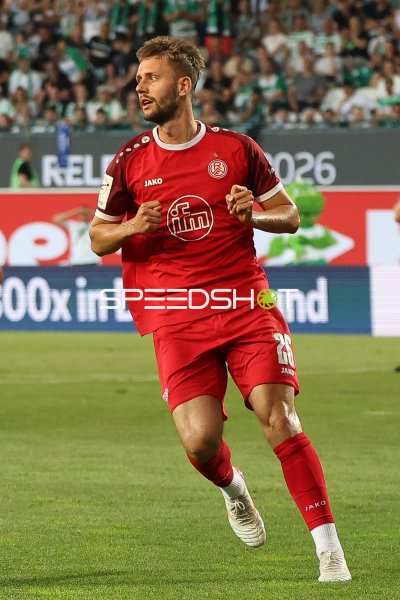 Torben Müsel (#26; Rot-Weiss Essen) im Laufduell
