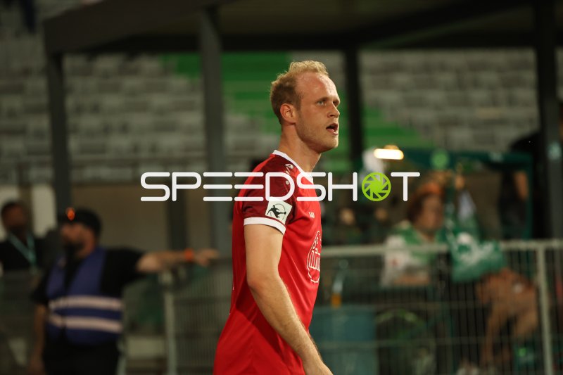 Lucas Brumme (#14; Rot-Weiss Essen) blickt auf
