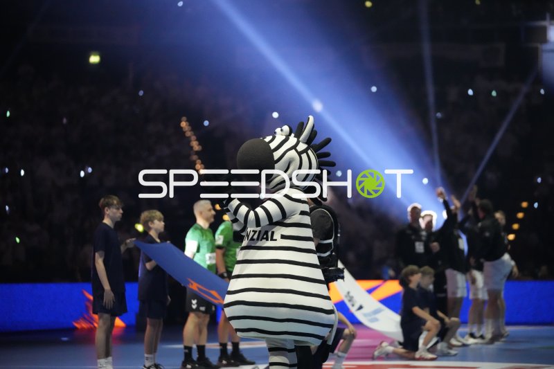 THW Kiel Maskottchen Zebra bei der Spieleröffnungszeremonie