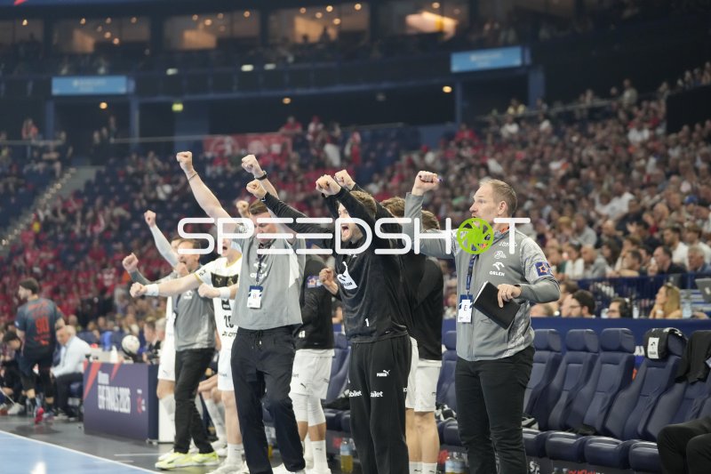 THW Kiel Bank jubelt ausgelassen beim EHF Champions League Final4
