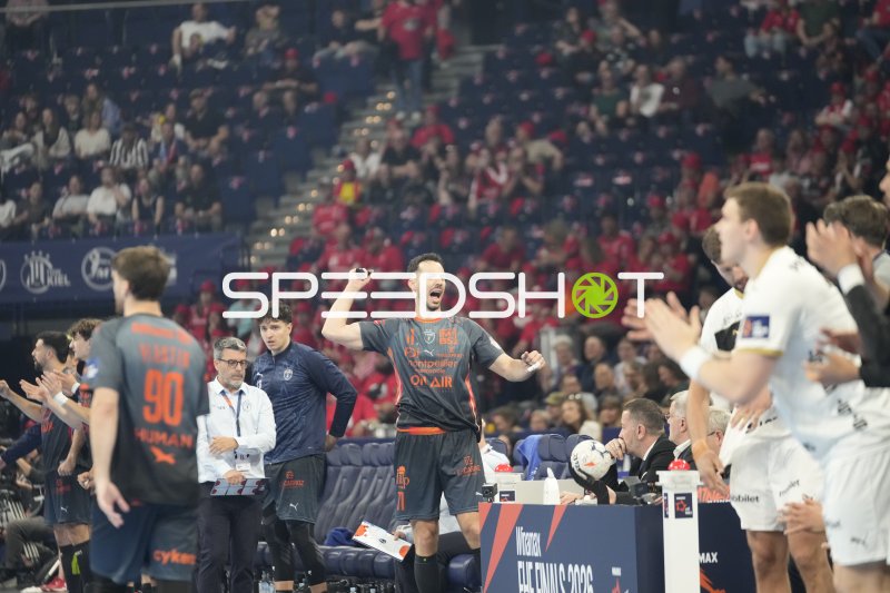 Montpellier HB Spieler jubelt emotional an der Seitenlinie
