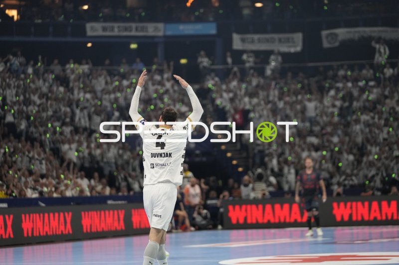 Domagoj Duvnjak (#4; THW Kiel) peitscht die Fans an