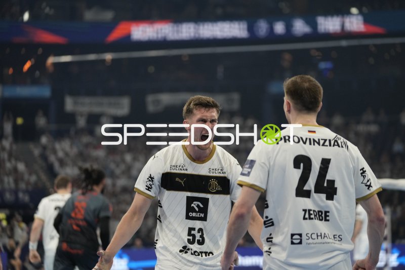 Nikola Bilyk (#53; THW Kiel) jubelt mit Lukas Zerbe (#24; THW Kiel)