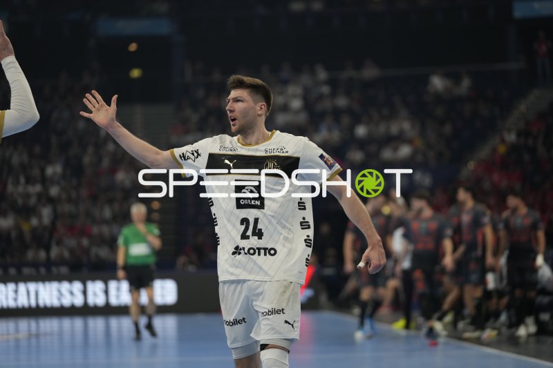 Lukas Zerbe (#24; THW Kiel) jubelt nach Spielaktion