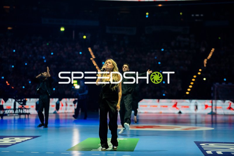 Eröffnungsshow mit Sängerin und Tänzern in der Handball-Arena
