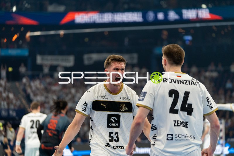 Nikola Bilyk (#53; THW Kiel) jubelt mit Lukas Zerbe (#24; THW Kiel)