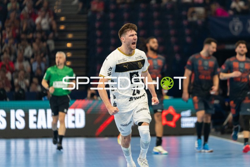 Lukas Zerbe (#24; THW Kiel) jubelt emotional beim EHF Champions League Spiel