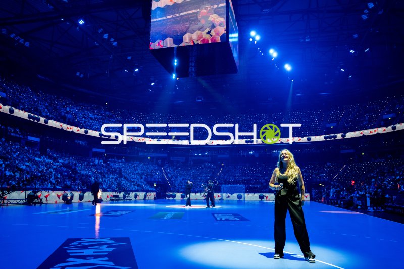 Eröffnungsshow in der ausverkauften Handball-Arena vor dem Spiel