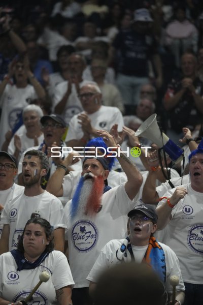 Blue Fox Fanblock von Montpellier HB feuert sein Team an