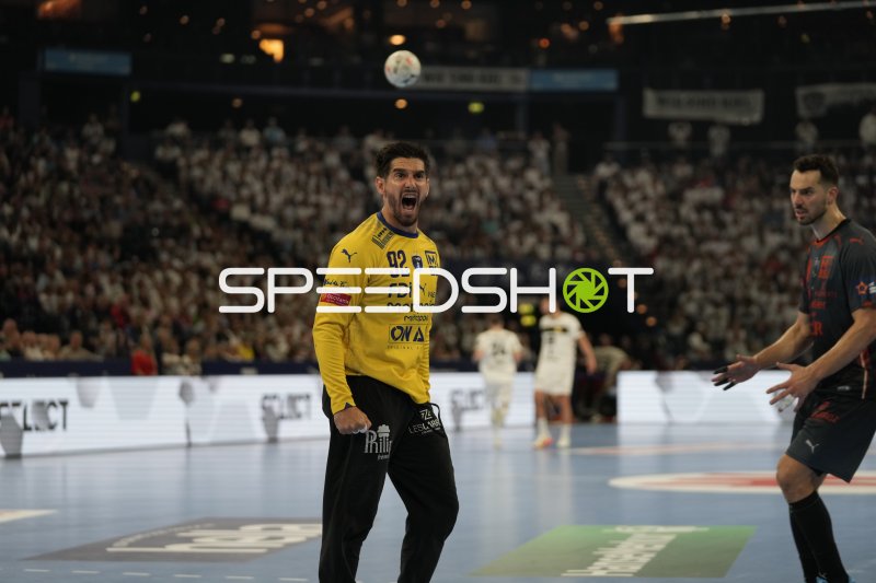 Rémi Desbonnet (#92; Montpellier HB) jubelt beim Spiel gegen THW Kiel