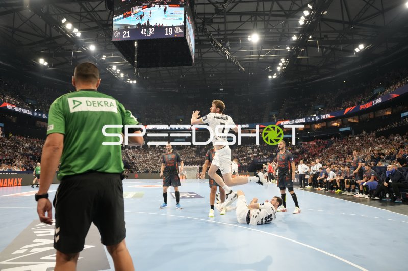 Magnus Landin (#7; THW Kiel) beim Sprungwurf gegen Montpellier HB